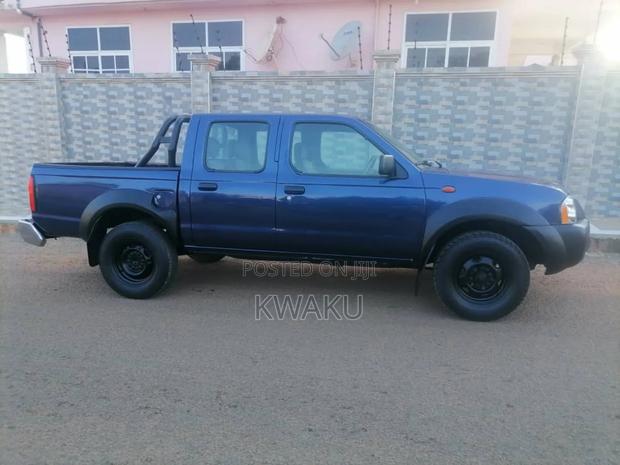 Nissan Hardbody 2010 Blue · Photo 5