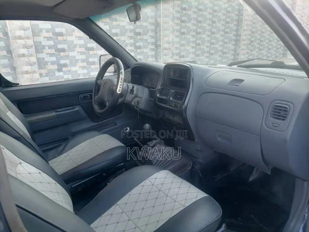 Nissan Hardbody 2010 Blue · Photo 6
