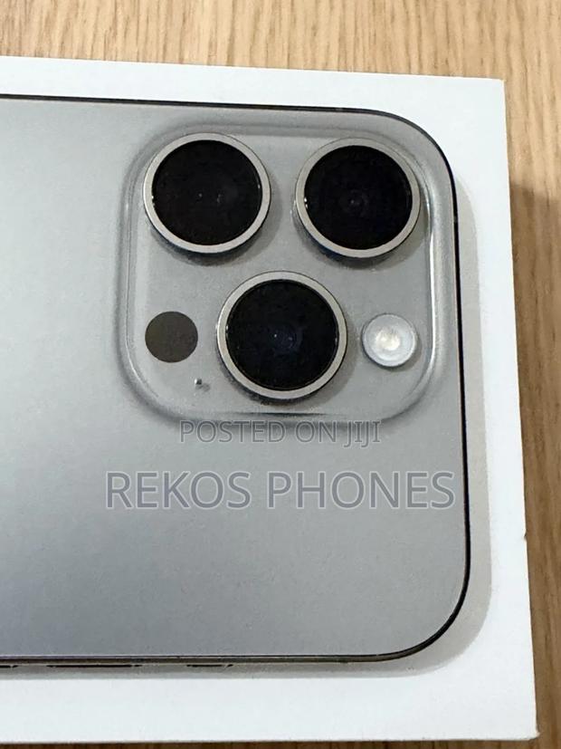 New Apple iPhone 15 Pro 256 GB Gray · Photo 8