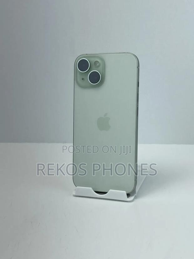 New Apple iPhone 15 128 GB Green · Photo 2