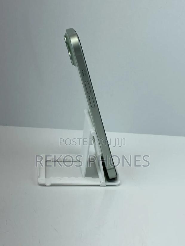 New Apple iPhone 15 128 GB Green · Photo 3