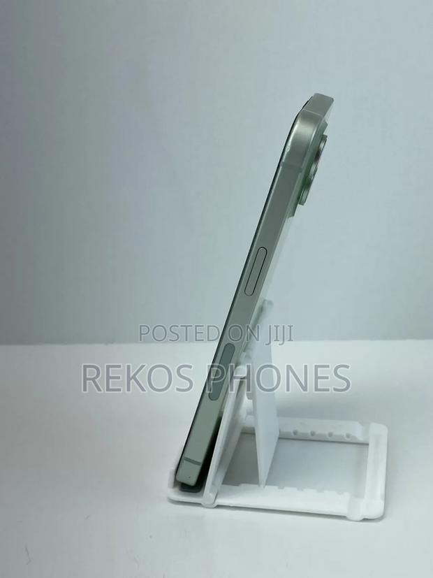 New Apple iPhone 15 128 GB Green · Photo 4