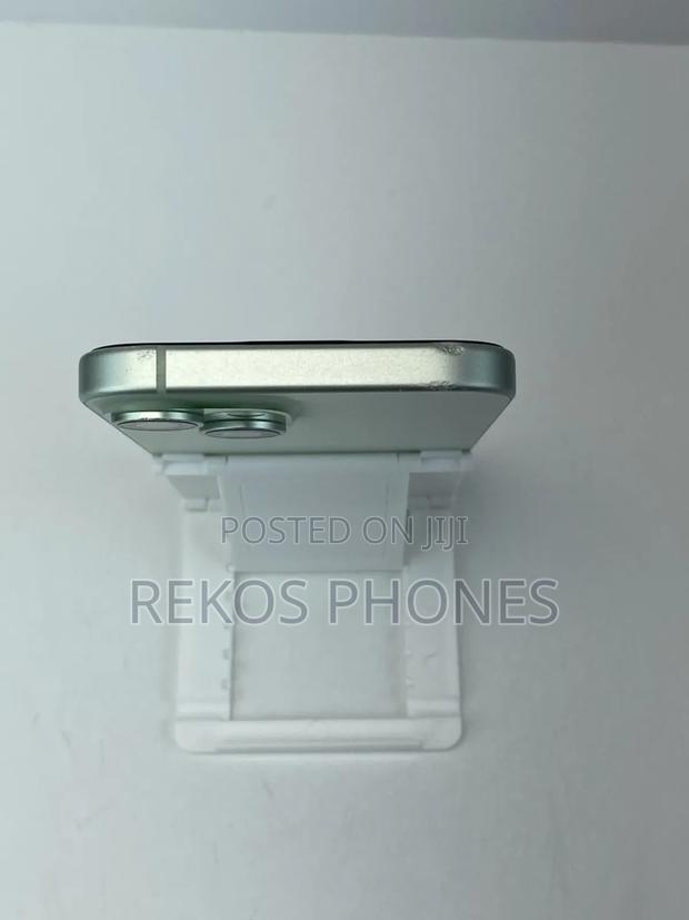 New Apple iPhone 15 128 GB Green · Photo 5
