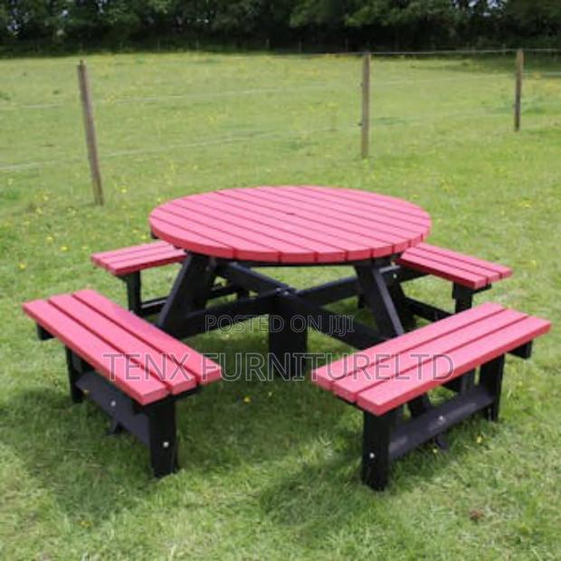 Outdoor Table and Chair · Photo 2