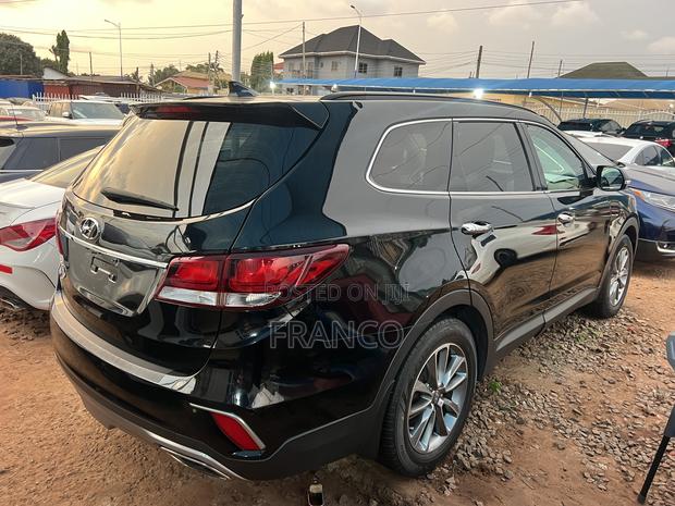Hyundai Santa Fe SE Ultimate FWD 2017 Black · Photo 3