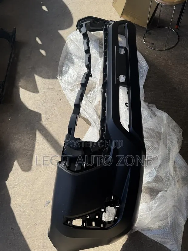 Toyota Hulix 2021,2022,2023,2024, Front Bumper Empty Available · Photo 1