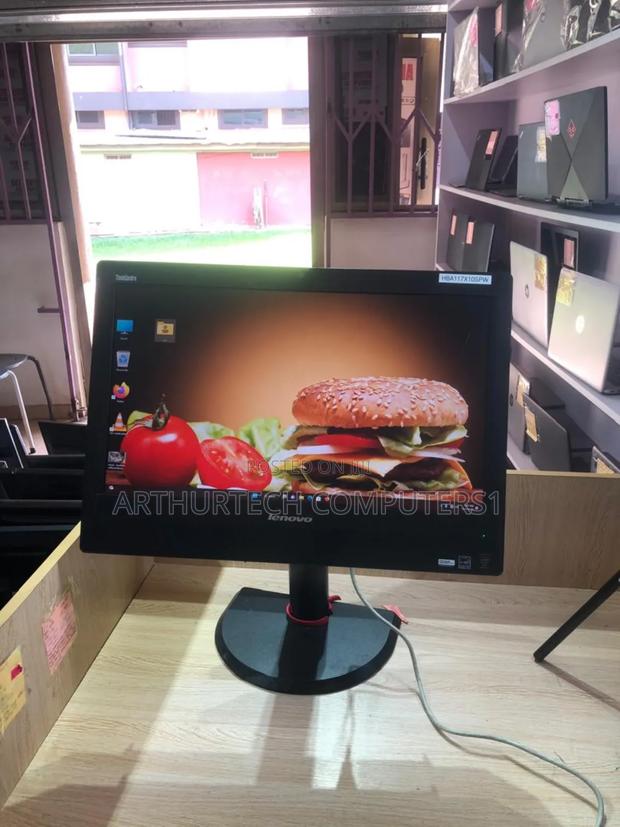Lenovo ThinkCentre M810z AIO 8GB Intel Core I5 SSD 256GB · Photo 1