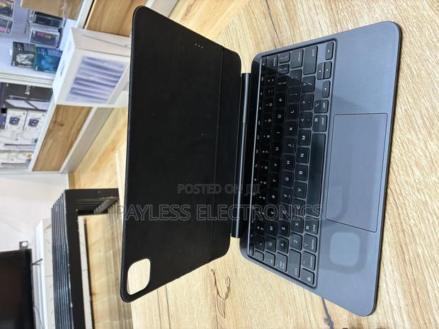 M4 iPad Pro 11inch Magic Keyboard · Photo 2