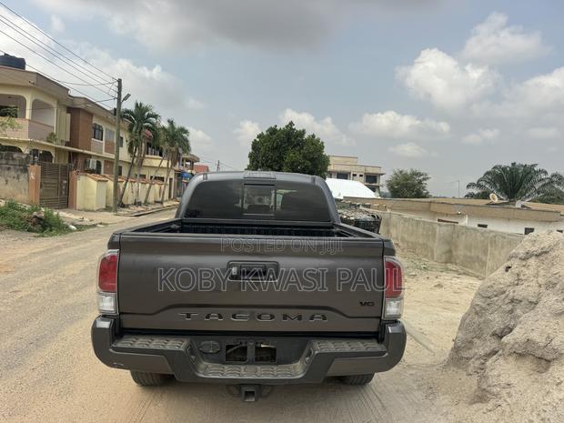 Toyota Tacoma TRD Off Road Double Cab 6' Bed V6 AT 2023 Gray · Photo 8