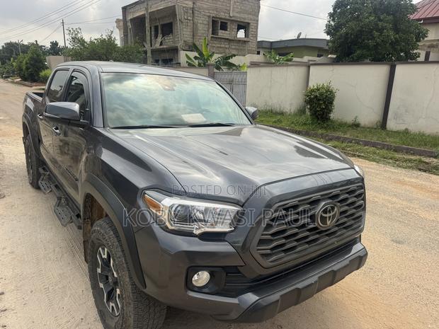 Toyota Tacoma TRD Off Road Double Cab 6' Bed V6 AT 2023 Gray · Photo 2