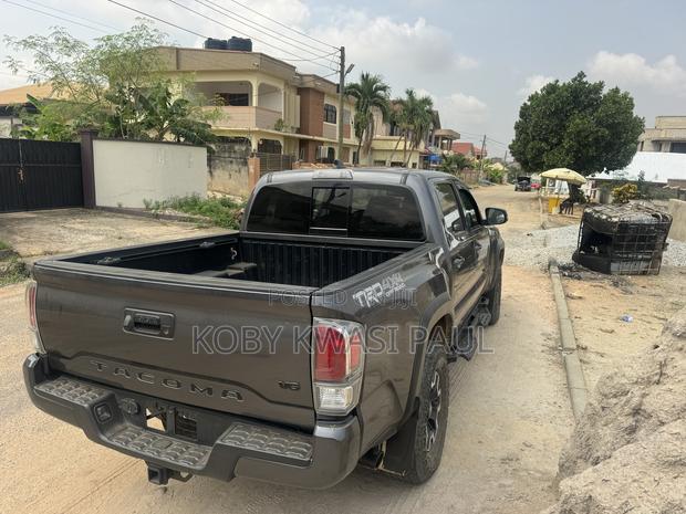 Toyota Tacoma TRD Off Road Double Cab 6' Bed V6 AT 2023 Gray · Photo 7