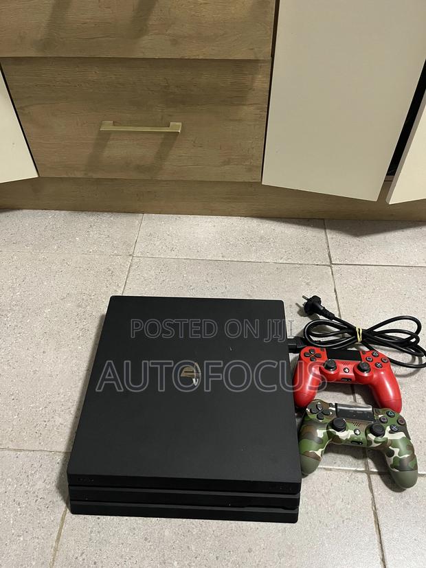 Playstation 4 Pro 1tb · Photo 1