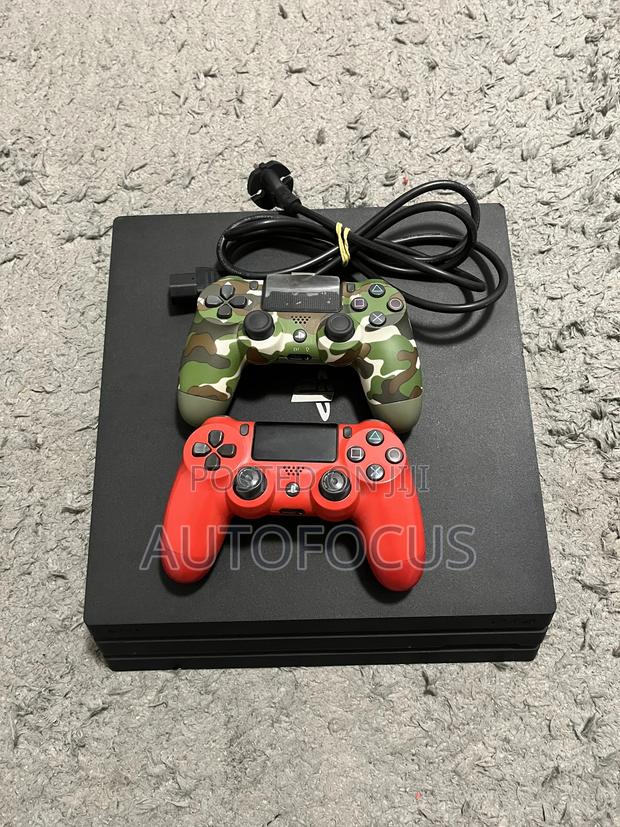 Playstation 4 Pro 1tb · Photo 3