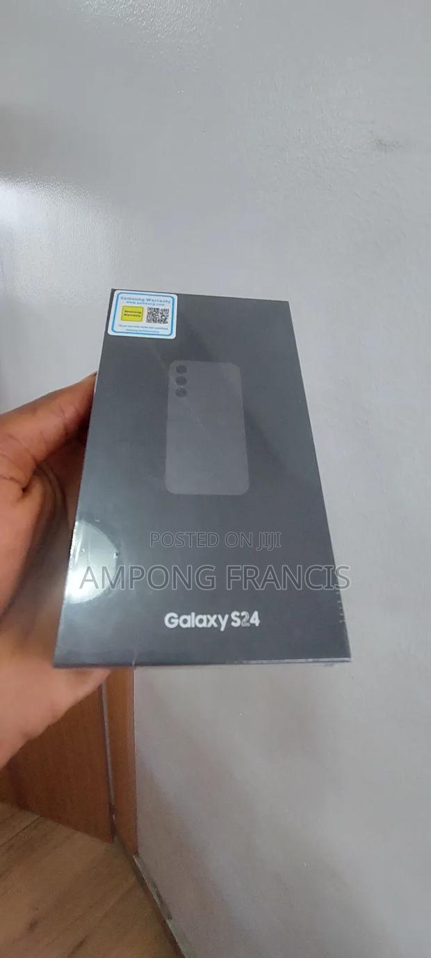 New Samsung Galaxy S24 128 GB Black · Photo 3