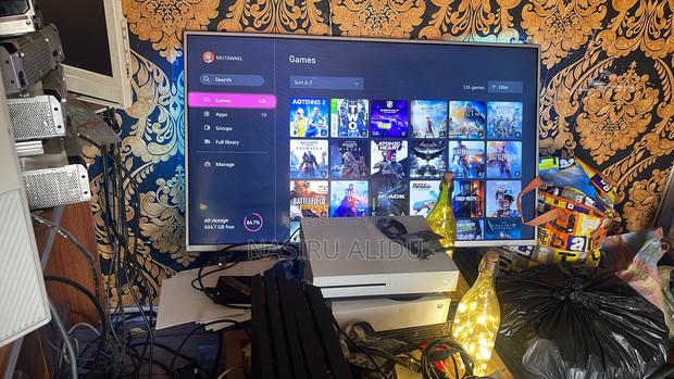Xbox One S 1tb With 20 Plus Games From Home Use · Photo 3