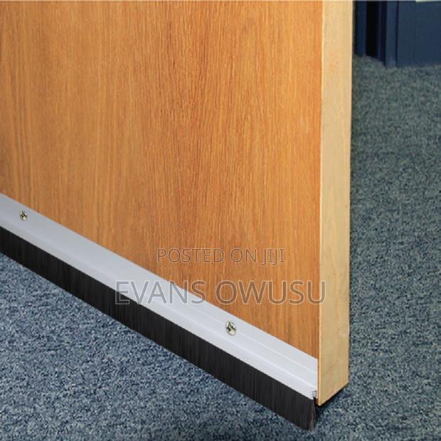 Door Seal Brush · Photo 1