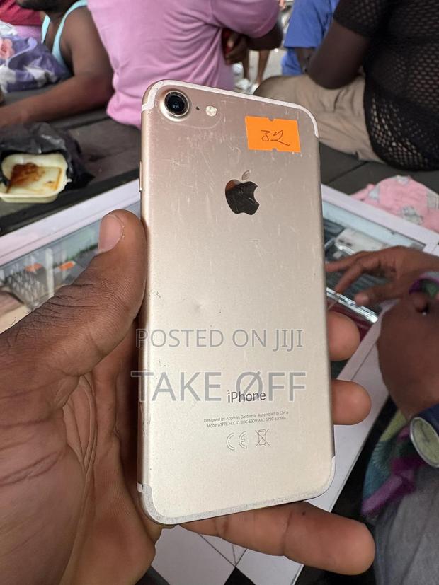 Apple iPhone 7 32 GB Bronze · Photo 1