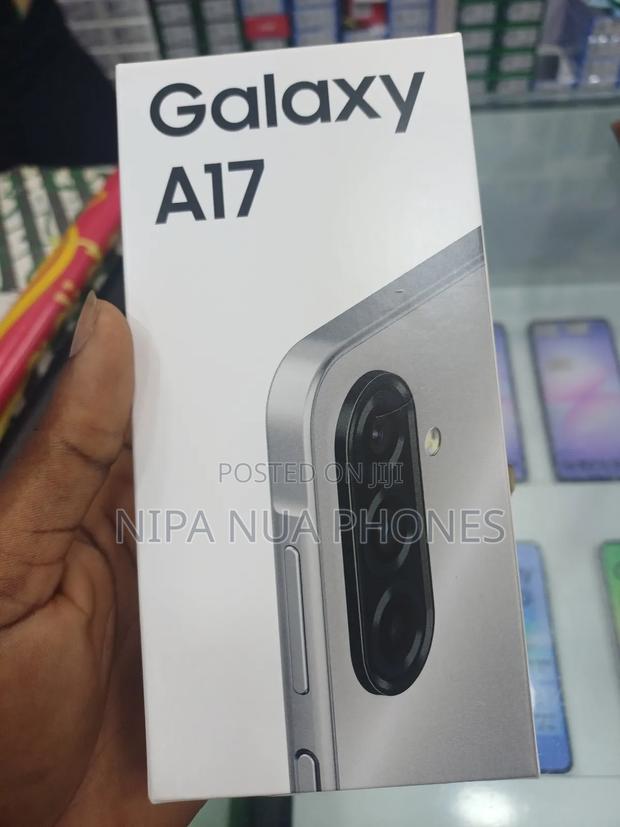 New Samsung Galaxy A17 128 GB Silver · Photo 1