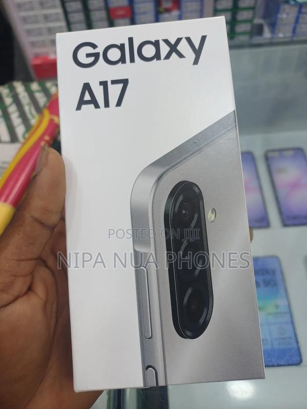 New Samsung Galaxy A17 128 GB Silver · Photo 2