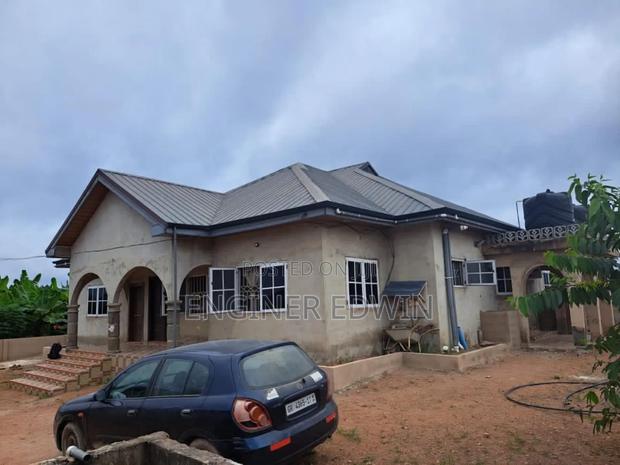 6bdrm House in Adjen Kotoku, Accra Metropolitan for sale · Photo 1
