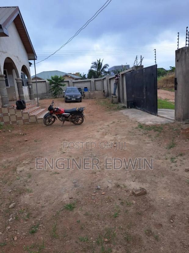 6bdrm House in Adjen Kotoku, Accra Metropolitan for sale · Photo 5