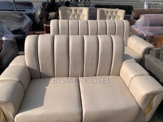Royal Comfort Sofa · Photo 1