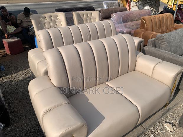Royal Comfort Sofa · Photo 2