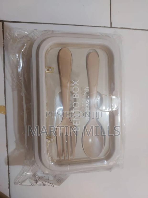 Lunch Box With Cutlery · Photo 1