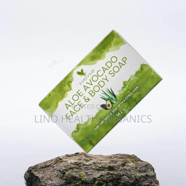 Face and Body Soap With a Citrus Scent · Photo 1