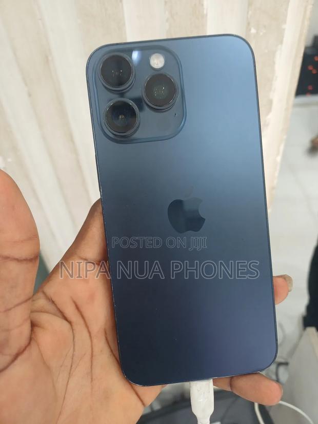 Apple iPhone 15 Pro Max 256 GB Blue · Photo 1