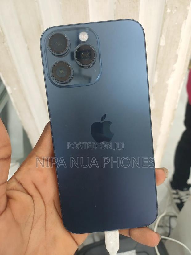 Apple iPhone 15 Pro Max 256 GB Blue · Photo 2