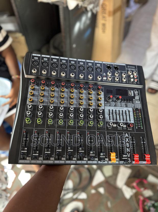 Yamaha Ax8nv3 8-channel Mixer · Photo 1