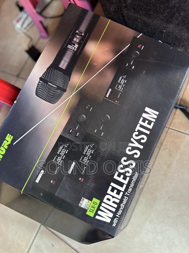 Shure Slxd4 Dual Digital Wireless Microphone System · Photo 2