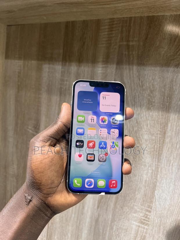 Apple iPhone 13 Pro 128 GB Gold · Photo 2