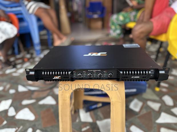 Jp-30000 4 Channel Audio Power Amplifier · Photo 1
