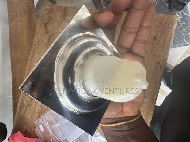 Chrome Floor Drain · Photo 1