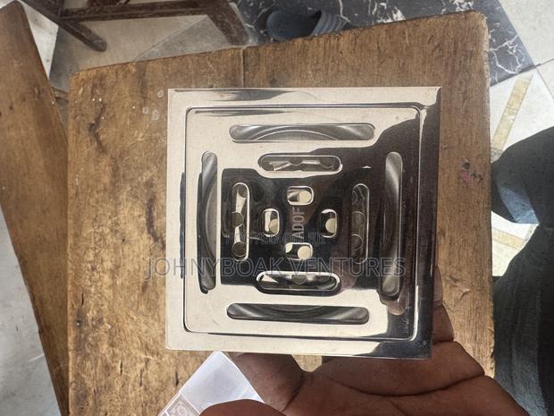Chrome Floor Drain · Photo 3