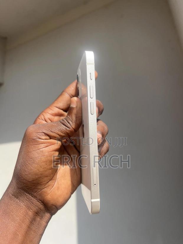 Apple iPhone 12 128 GB White · Photo 3