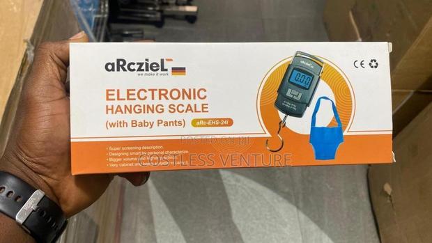 Arcziel Electronic Hanging Scale (With Baby Pants) · Photo 1