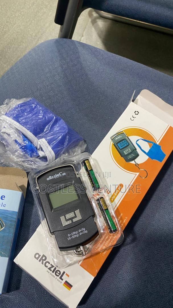 Arcziel Electronic Hanging Scale (With Baby Pants) · Photo 2