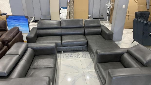 A Set of Adjustable Sofa Set With a Bouncy Seat · Photo 1