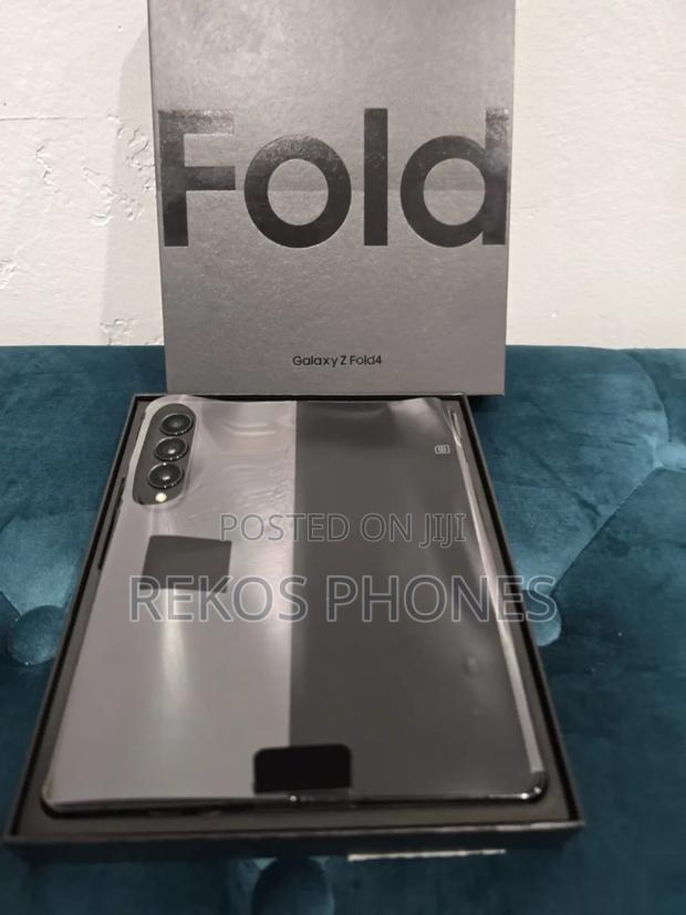 New Samsung Galaxy Z Fold4 512 GB · Photo 3