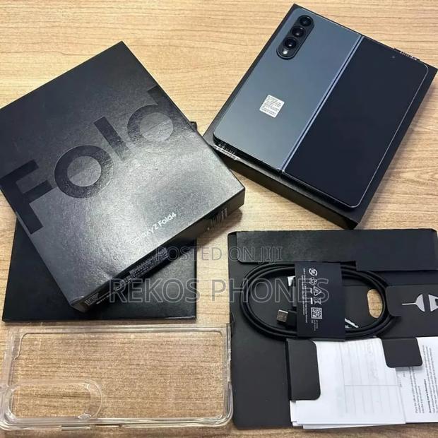 New Samsung Galaxy Z Fold4 512 GB · Photo 4