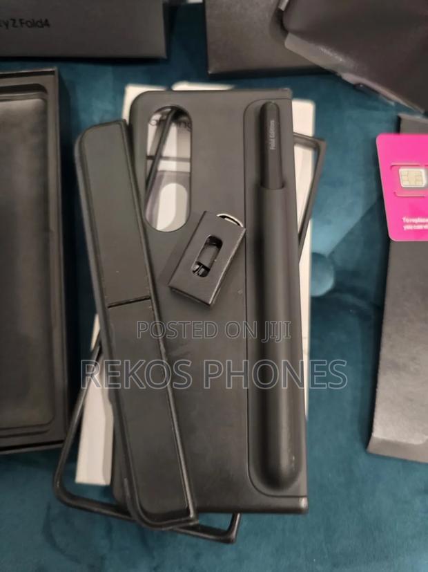 New Samsung Galaxy Z Fold4 512 GB · Photo 6