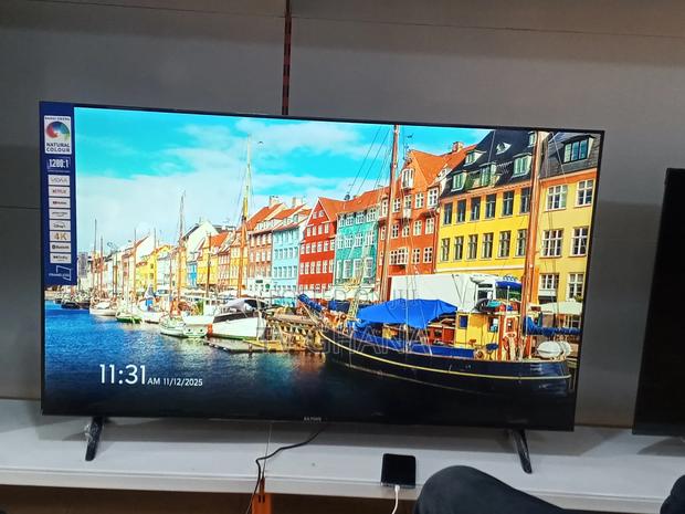 Living Room Star Using Ailyons 55 Inches Smart Tv · Photo 1