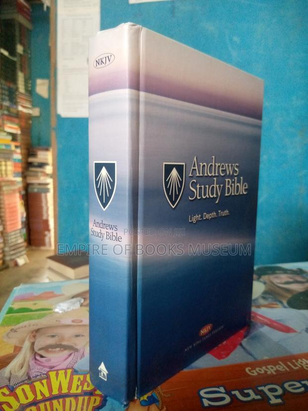 Andrews Study Bible Hardcover – By Andrews University Press (Author) · Photo 1