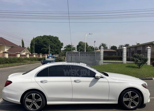 Mercedes-Benz E300 2017 Pearl · Photo 3