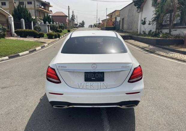 Mercedes-Benz E300 2017 Pearl · Photo 5