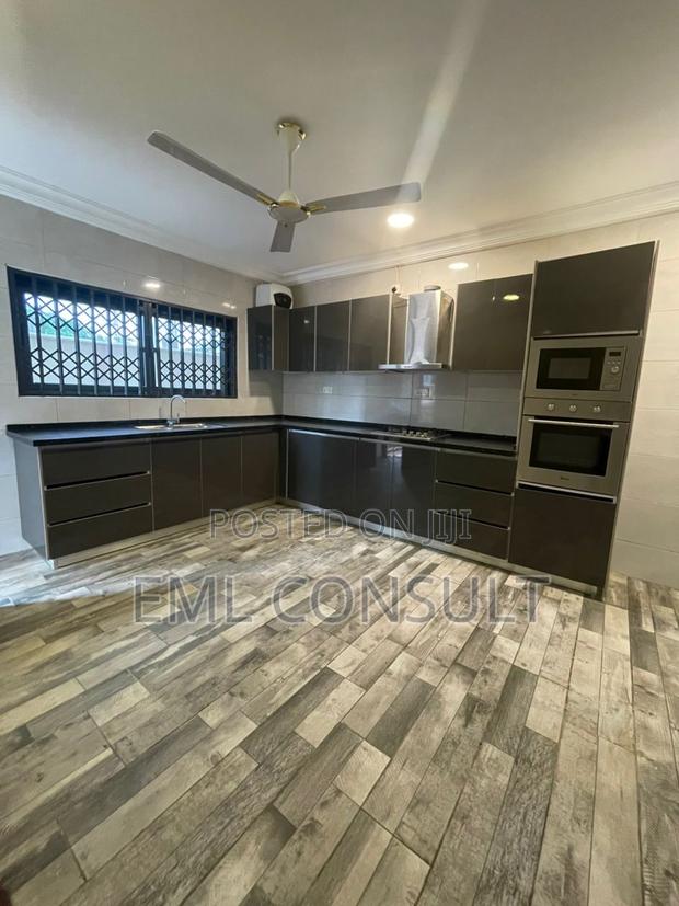 4bdrm Apartment in Spintex for sale · Photo 5