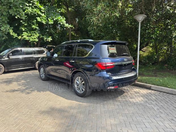 Infiniti QX80 Luxe 2021 Blue · Photo 2